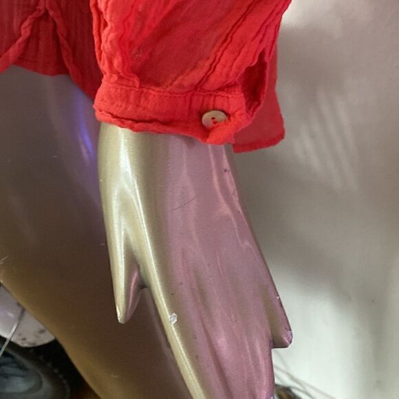 Melon red crinkle gauzy tunic top. Crew neck, pullover. Sleeve can button up 3/4 - Picture 8 of 12